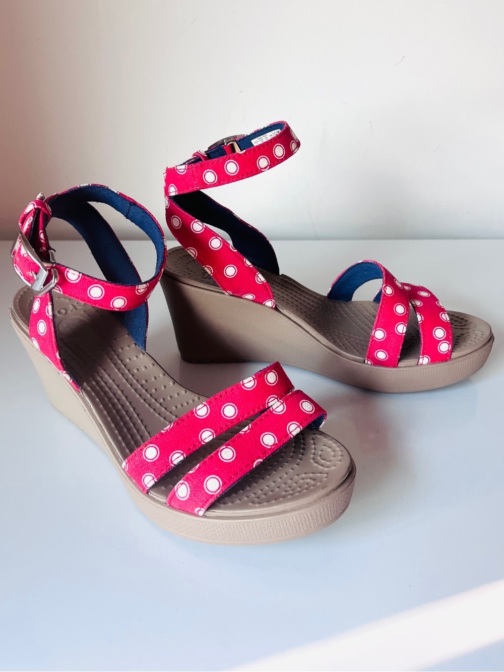Crocs Leigh Graphic Wedge Sandals Red White Polka Dot NWOT Women's 7